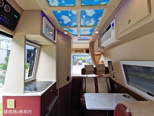 沉稳内敛风的盟旅大通房车,国六自动档,两种布局,19.8万起售