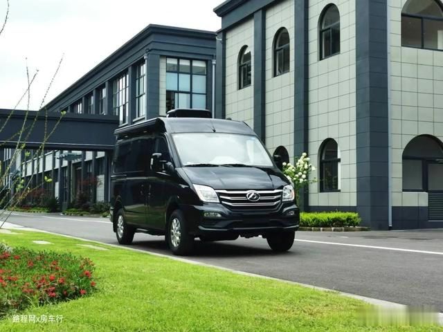 沉稳内敛风的盟旅大通房车,国六自动档,两种布局,19.8万起售