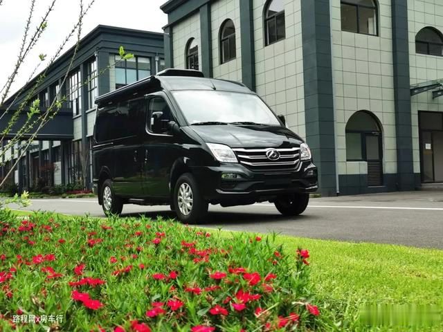 沉稳内敛风的盟旅大通房车,国六自动档,两种布局,19.8万起售