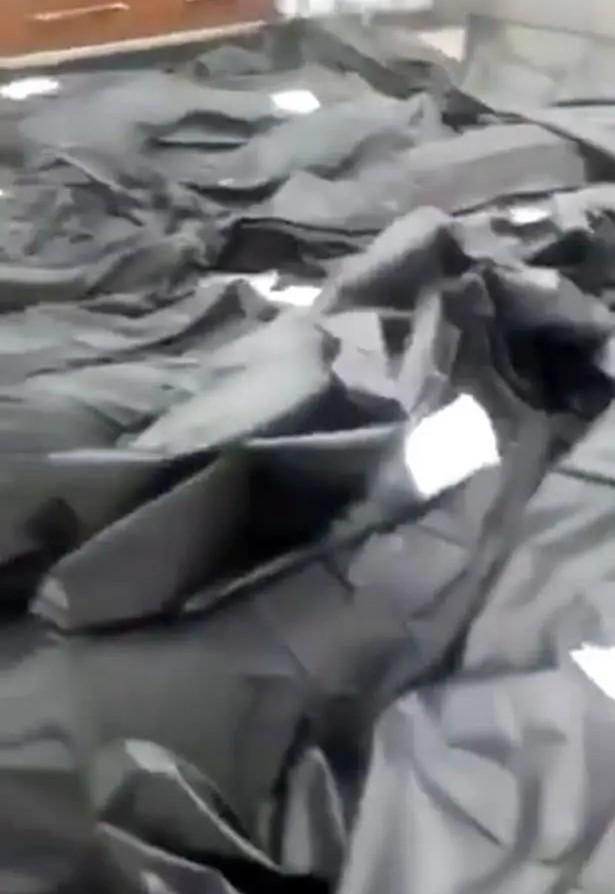 到处都是裹尸袋的医院,一场紧急的疫情