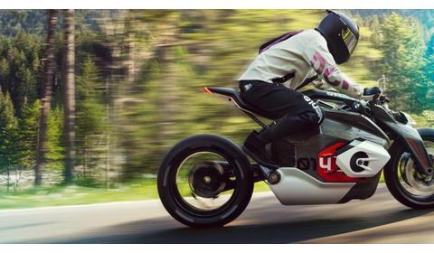 中撑落地就能充电，宝马开发电动摩托车充电方案