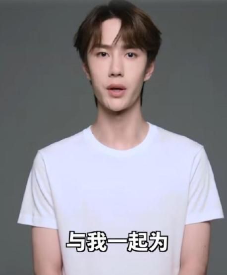 明星录视频为何只拍上半身 看了王一博的全景图