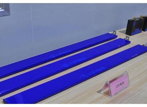 比亚迪刀片电池针刺实验揭秘，稳定到不可思议，不愧是最新黑科技