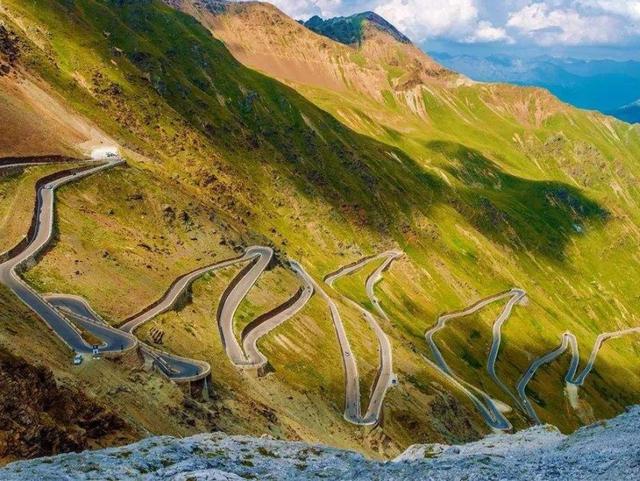 我国最美公路之一历经10年168人献出生命风景秒杀川藏线