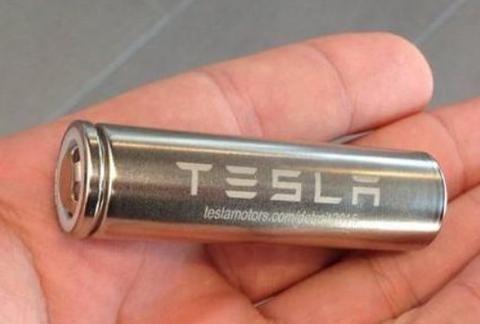 拆开特斯拉内部，露出7000多节5号电池，网友：核心技术就这？