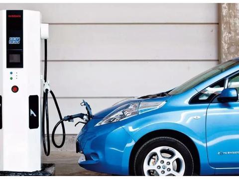 电动汽车有多害怕上高速？怕就怕续航高速跑到242km时没电