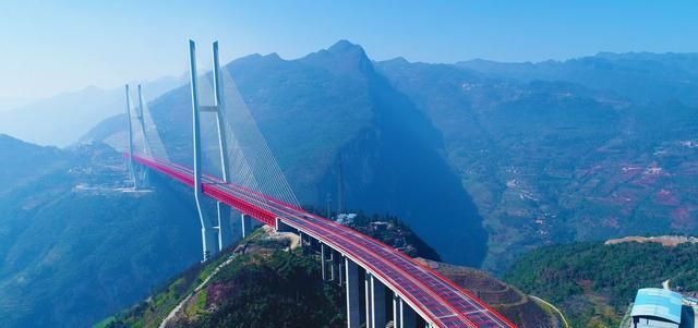 中国超级工程:北盘江大桥耗资10亿,有200层楼高,全球最高大桥