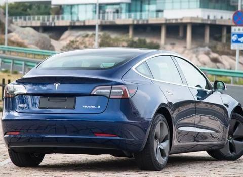 30多万的特斯拉太低调？车主花2万升级套件，跑车味道就出来了