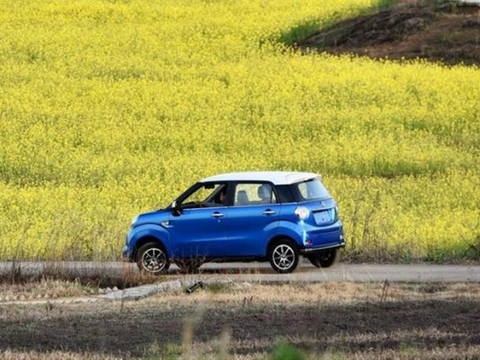 吉麦凌宝BOX首款纯电动微型车亮相 “怀旧风”的外观