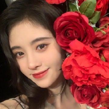 鞠婧祎为何总晒正面照,当她上综艺露出侧脸,还是四千年美女吗