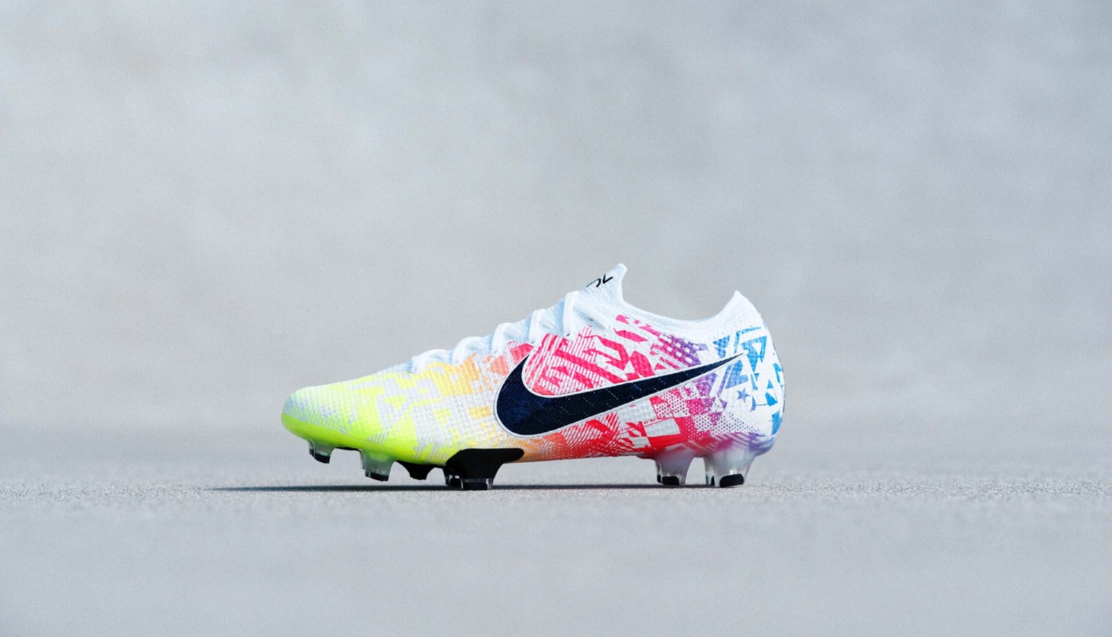 New Football Boots of CR7 Neymar Nike Mercurial Superfly .