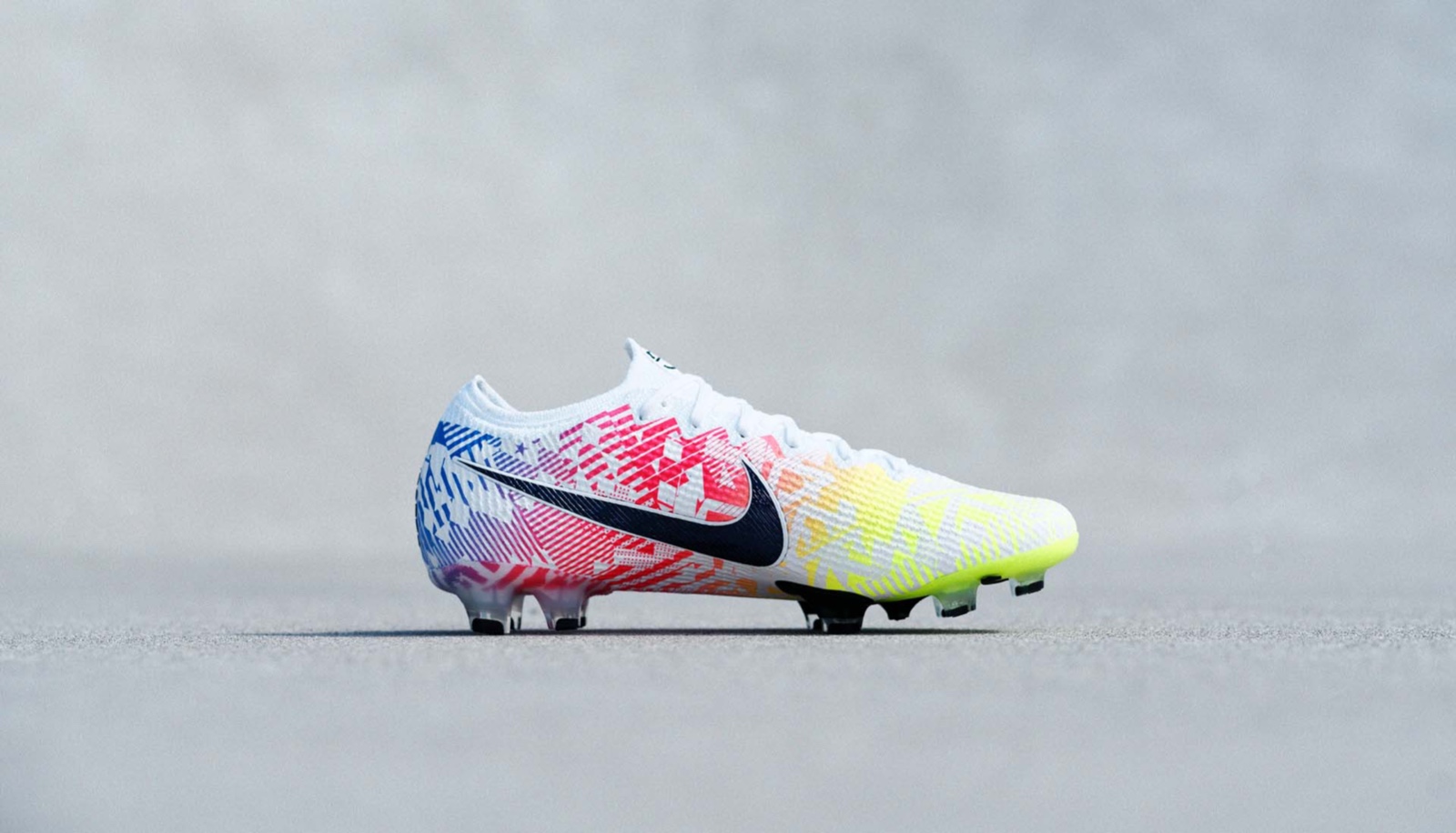 Nike JR Vapor 13 Academy NJR IC White . Amazon.com