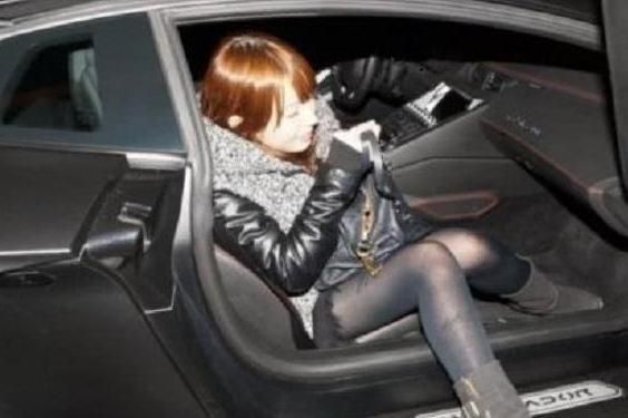 女神开千万豪车,现身日本街头