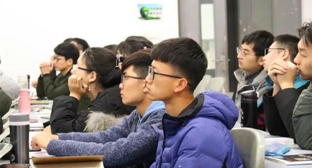 疫情不开学,中小学教师,谁的工资损失最大?
