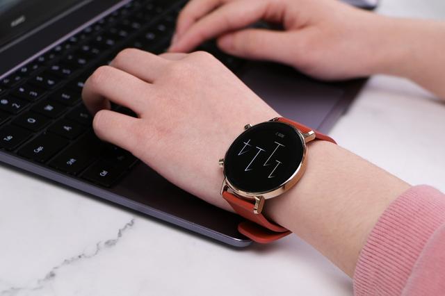 华为WATCHGT2,华为watchgt3pro 实在是太美了华为watchgt2时尚版栗木红上手体验