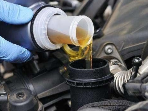 不知道什么时候换机油？老司机统统告诉你，别再花冤枉钱！