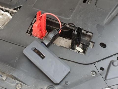 70迈汽车启动电源MAX测评！电动汽车也能用、小米生态链车品