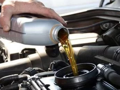 都说5千公里换油是套路，4S店却称，1万公里换油是“扯淡”