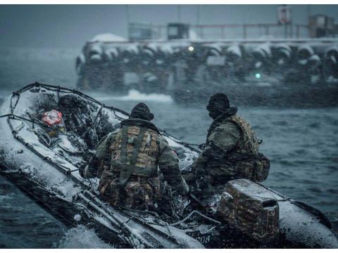 挪威皇家海军陆战队两栖突击训练 透过照片都能感受到的寒冷