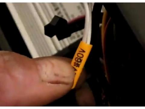 电动车有两个小插头，很多人忽略了，却有着很大的作用！