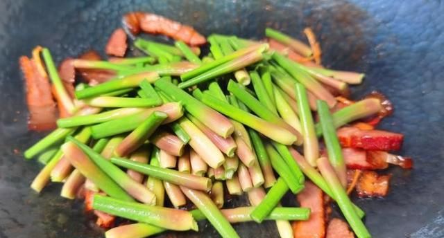 清明后,此菜要多吃,消炎杀菌防流感,我家每周吃五回