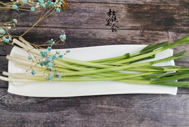 这菜不放肉,却满满蛋白质,润肠通便含钙高,错过又要等1年