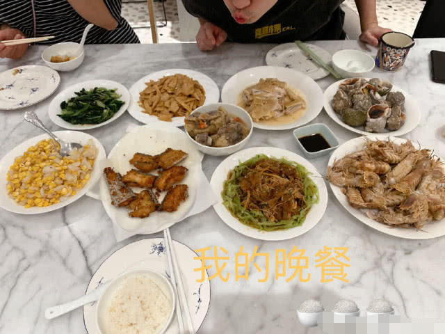 张子萱晒日常饮食,处于哺乳期的她饭量惊人,陈赫一脸吃货相抢镜