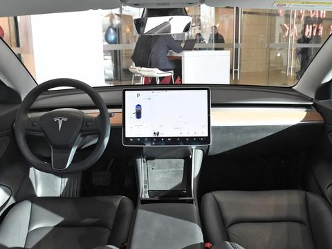 续航668公里的特斯拉Model 3或售33.9万元 网友：又被割韭菜了