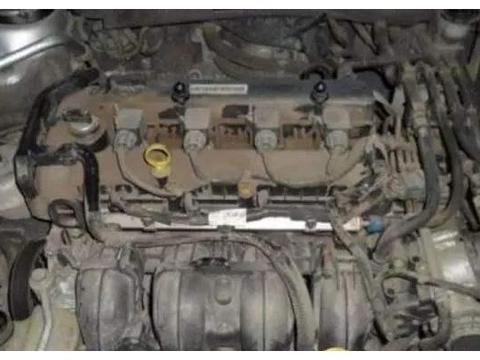 打开车盖，发动机全是灰？建议有车族：一个奇招，焕然一新如新车