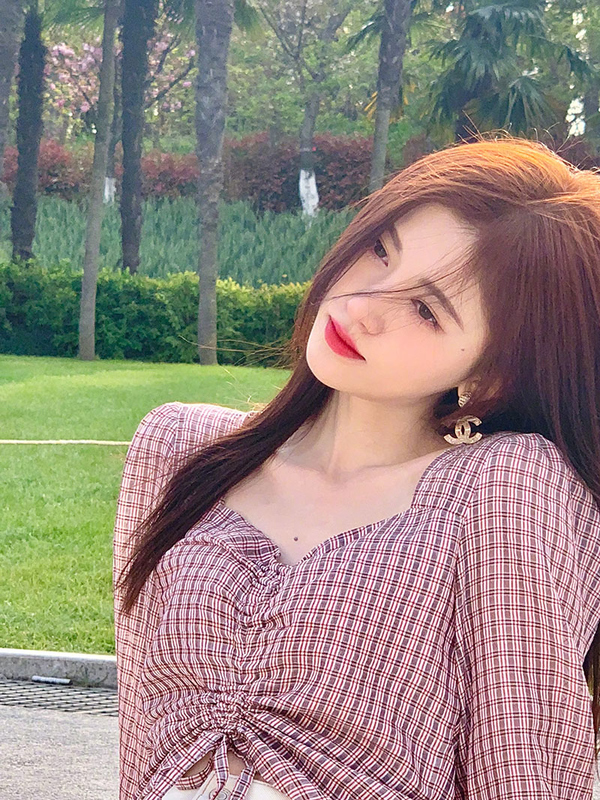 神仙颜值!鞠婧祎换新发色太温柔,穿露脐装演绎小个子春日穿搭