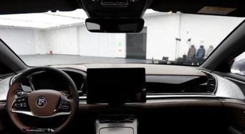 比亚迪最有诚意的新车到店，车重2吨，还能3.9秒破百