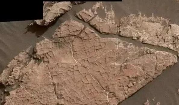 火星发现人为刻画石板,科学家:也许在30亿年前,这里一片繁华