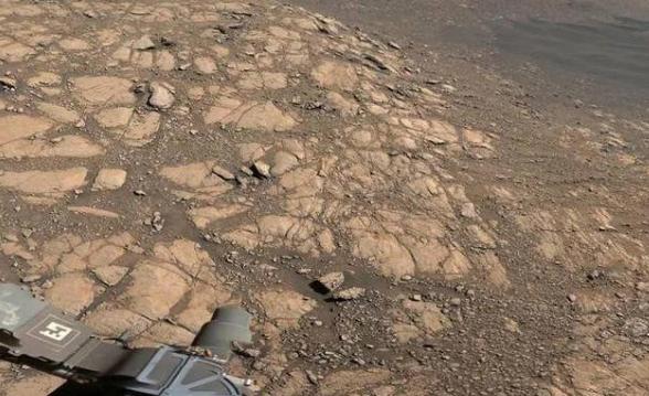 火星发现人为刻画石板,科学家:也许在30亿年前,这里一片繁华