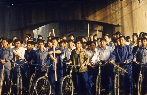 1983年中国首次严打:唐山菜刀队50余人被枪决,他们到底做了什么