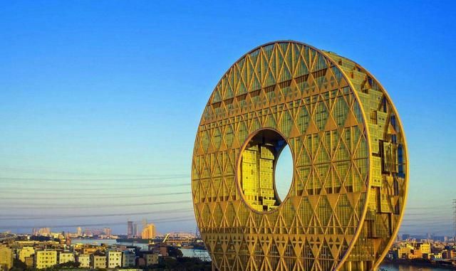 中国"最丑"建筑之一,广州铜钱大楼成功夺魁,是你家乡吗?