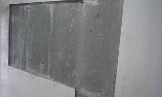 贴瓷砖前看看:墙面贴瓷砖刷界面剂贴得更