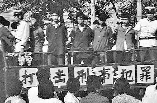 1983年中国首次严打:唐山菜刀队50余人被枪决,他们到底做了什么