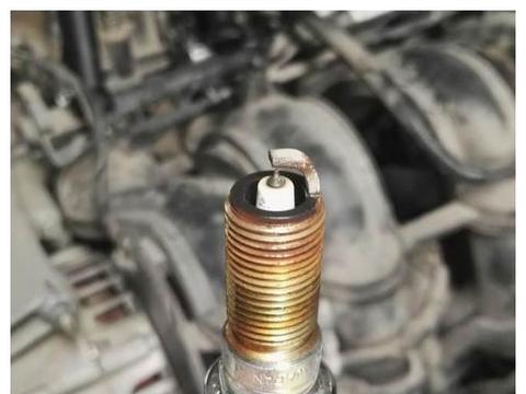 出现这2种情况，证明火花塞该换了，否则等着发动机报废