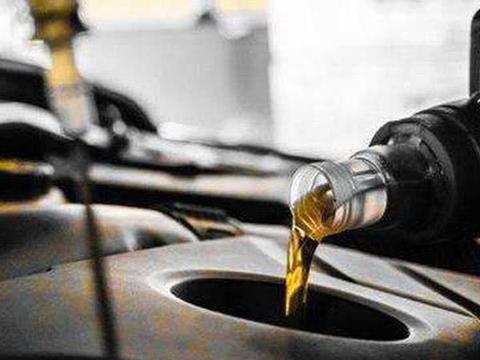 你以为换机油这么简单？老司机提醒你：换错就是毁车