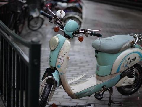 用48V充电器去充72V电动车，电池会坏吗？修车师傅告诉你！