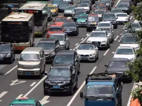 “开四停四”政策将实施？车主炸锅了：车不让开，年也不让过了？