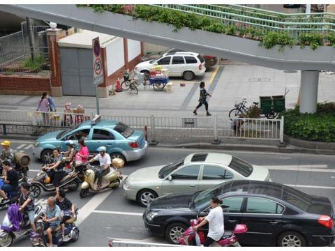 电动车电瓶出现问题，不要着急换，试试这招或能够多用2年