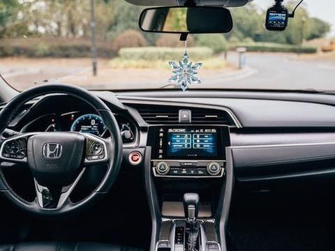 紧凑型轿车就选它，外观儒雅有气质，双擎版综合油耗仅为4L