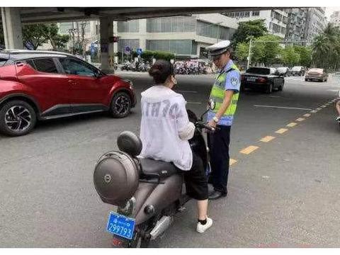 骑电动车速度越慢越安全？老司机吐槽：跟工具不搭边