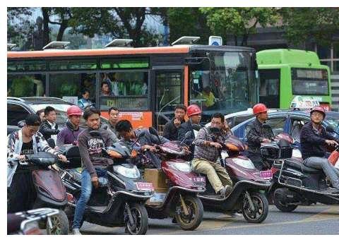 电动车的替代品来了，8毛钱能跑100公里，交警遇到也不差