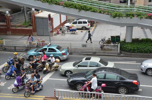 电动车电瓶出现问题，不要着急换，试试这招或能够多用2年