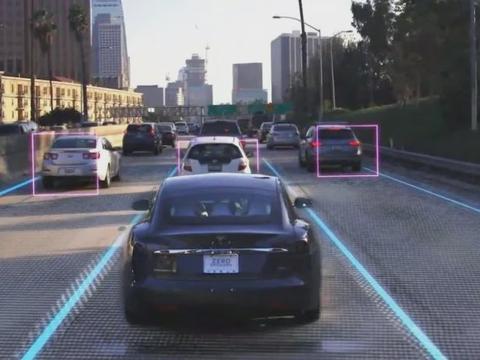 马斯克：百万“无人出租车”计划仍继续 就等监管批准