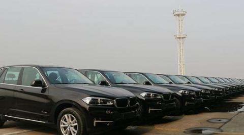 多款进口豪车堆积如山，宝马X5降价20万都卖不出去
