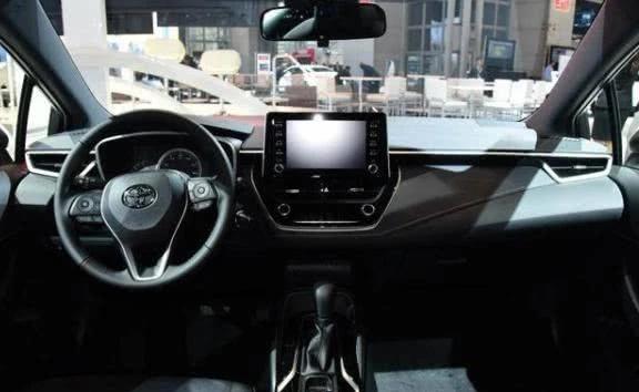 轩逸买早了！这台丰田车自带双人床，比速腾还帅，只要12W