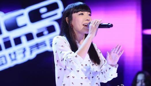 同年9月,吴莫愁考入流行音乐系,师从超级女声出道的张楚格.